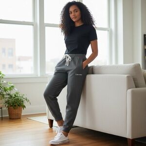 195 - CALVIN KLEIN JOGGERS LARGE